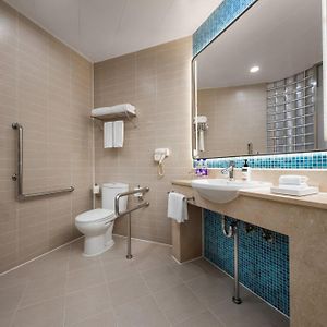 Standard Queen Room Disability Access